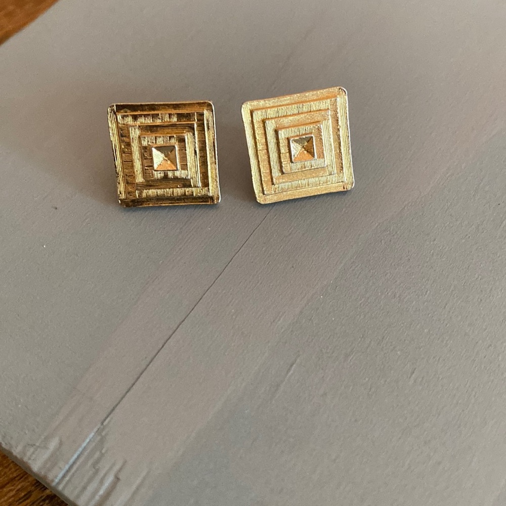 Gold Plated Avon Earrings!